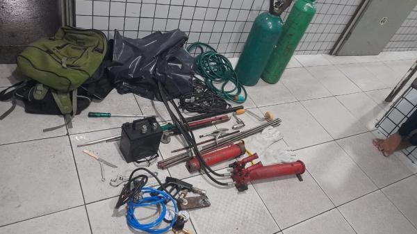 Os dois presos foram identificados como Erick Fonseca de Sousa, 30 anos, natural de Imperatriz (MA) e Yan Monteiro Costa 27 anos, natural de Belém (PA). Com eles, a polícia apreen(Imagem:Reprodução)