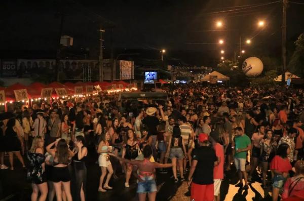  Bloco Batatinha do Louah encerra &uacute;ltimo dia de carnaval em Teresina.(Imagem:Suzana Aires/G1 PI )