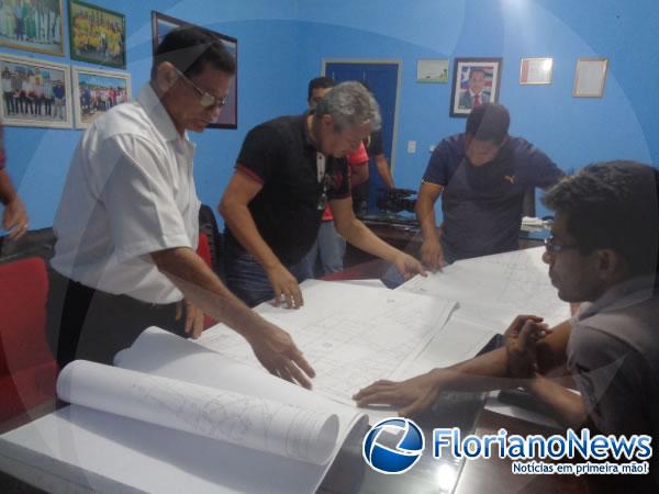 A Prefeitura de Bar&atilde;o de Graja&uacute; e CAEMA realizam reuni&atilde;o para resolver o problema da &aacute;gua.(Imagem:FlorianoNews)