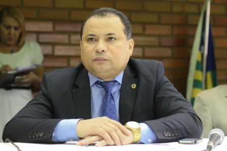 Proposta que dispõe sobre isenção do IPVA é lida em plenário