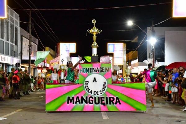 Desfile de escolas de samba e shows na beira-rio marcam o &uacute;ltimo dia do Carnaval de Floriano.(Imagem:Secom )