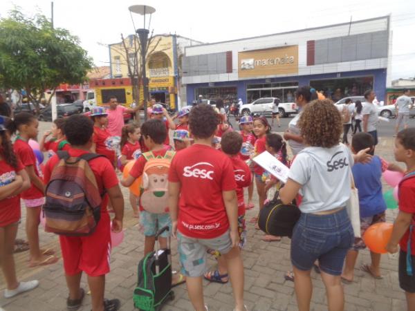 Crian&ccedil;as participam da abertura do Projeto Brincando nas F&eacute;rias 2017.(Imagem:FlorianoNews)