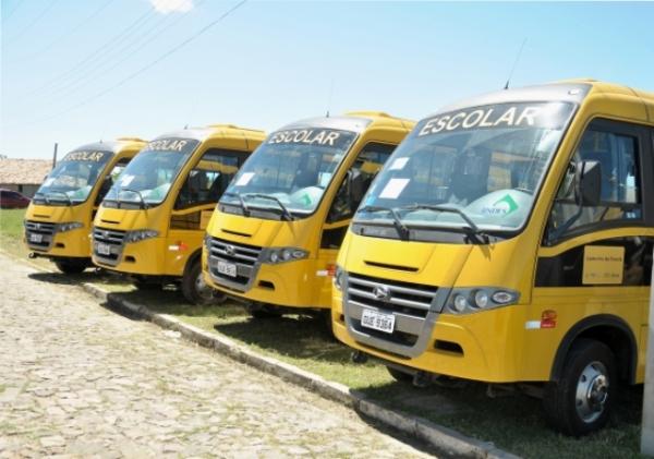 &Ocirc;nibus escolar: mais alunos nas salas de aula.(Imagem:Kalberto Rodrigues)