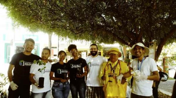 Acad&ecirc;micos de Biologia realizam bazar para ajudar colega de curso em Floriano (Imagem:FlorianoNews)