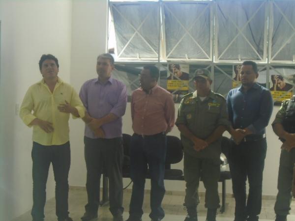  Sutran entrega novo fardamento aos agentes de tr&acirc;nsito de Floriano.(Imagem:FlorianoNews)