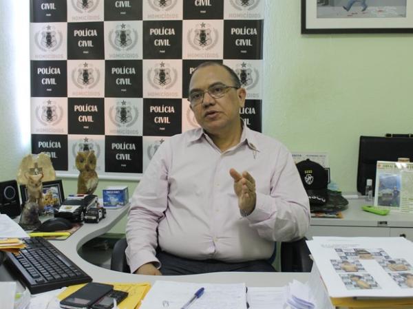 Delegado Francisco Bar&ecirc;tta disse que outro suspeito j&aacute; foi identificado.(Imagem:Catarina Costa / G1)