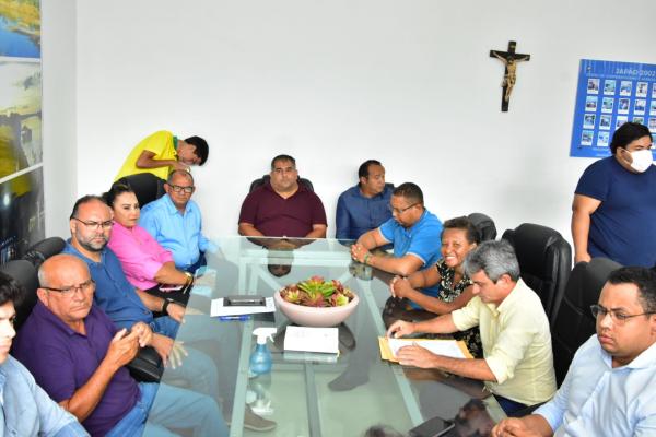 Vereadores de Floriano destinam emendas de quase R$ 200 mil para cooperativa de leite.(Imagem:CMF)