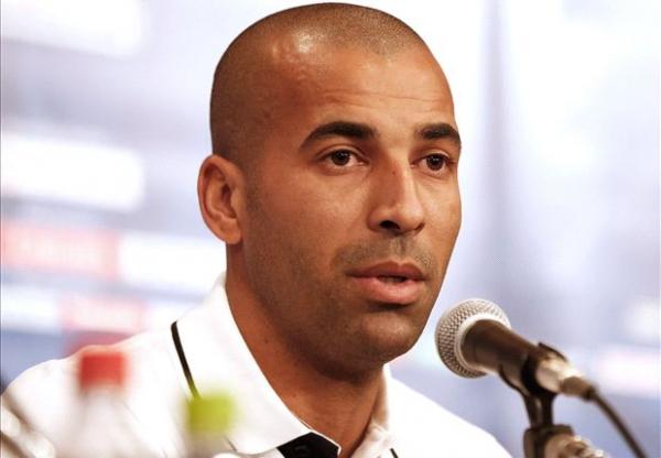 Emerson chega como réu e sai de julgamento admirado pelo STJD