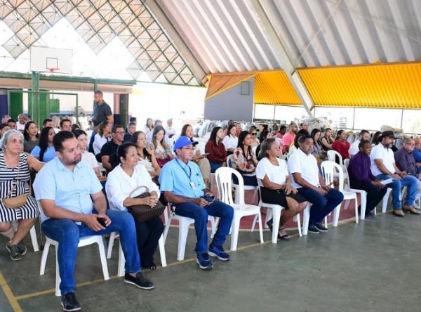 Prefeito Antônio Reis participa da entrega de 192 dispositivos do programa