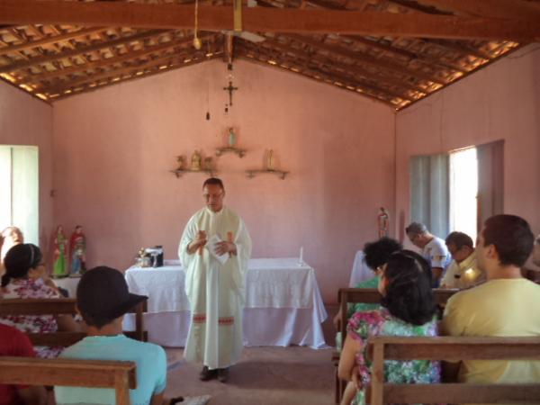 Povoado Altos encerra festejos de S&atilde;o Miguel com celebra&ccedil;&atilde;o eucar&iacute;stica.(Imagem:FlorianoNews)