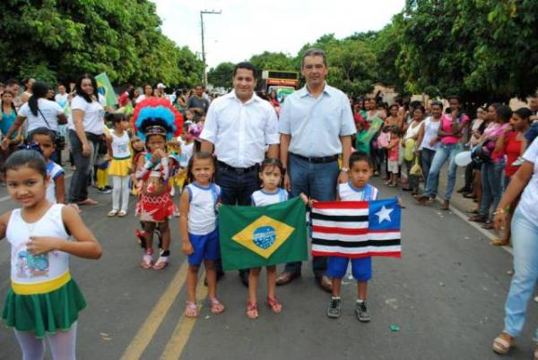 Emo&ccedil;&atilde;o marca o resgate do desfile c&iacute;vico de 7 de setembro em Bar&atilde;o de Graja&uacute;.(Imagem:ASCOM)