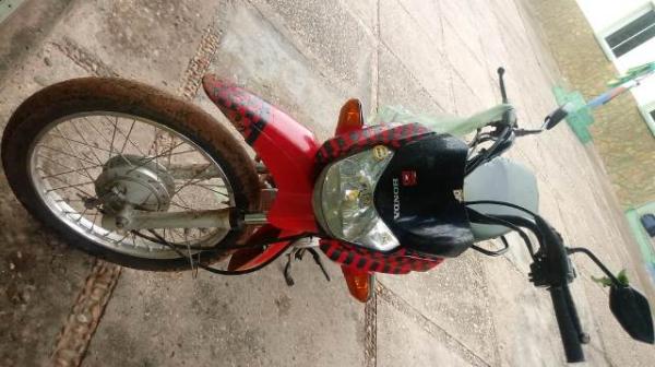For&ccedil;a T&aacute;tica recupera moto roubada no bairro Bom Lugar(Imagem:FlorianoNews)