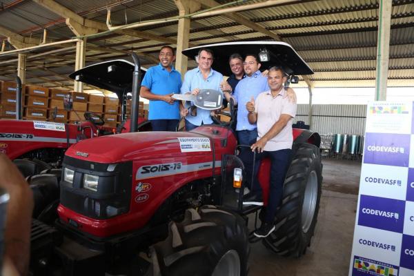  Ciro Nogueira entrega m&aacute;quinas e equipamentos e beneficia popula&ccedil;&atilde;o de 21 munic&iacute;pios(Imagem:Ascom)