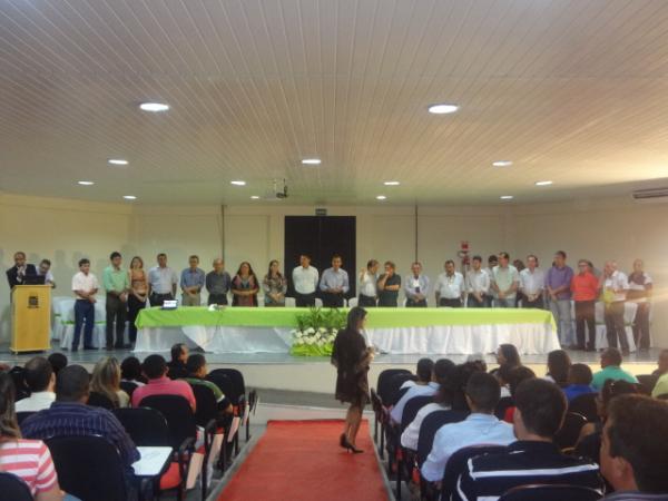 Floriano discute desafios ligados aos resíduos sólidos na 4ª Conferência Regional do Meio Ambiente
