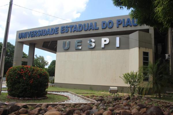 Uespi lança segundo episódio do podcasts "Educação que tranforma"