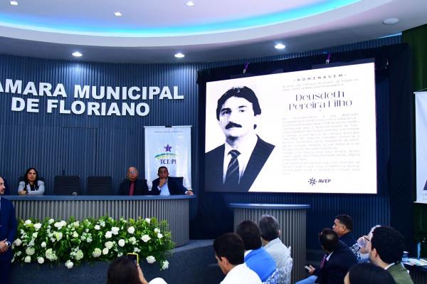 AVEP e Câmara de Floriano homenageiam o ex-vereador Deusdeth Pereira.(Imagem:CMF)