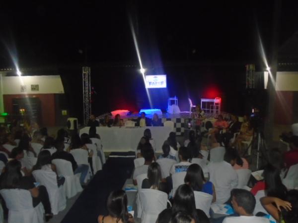 Acadêmicos participam de abertura da X Semana de Enfermagem da FAESF