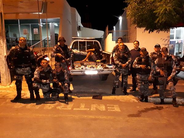 Homem é preso com arma, dinheiro e drogas em Floriano.(Imagem:Força Tática )