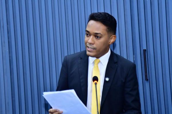  Vereador Felipe Vieira denuncia irregularidades na UPA de Floriano.(Imagem:Ascom)