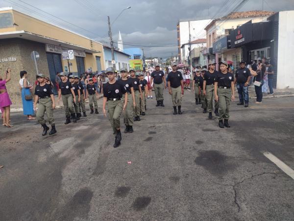 Ginásio Primeiro de Maio celebra 68 anos com desfile marcante pelas ruas de Floriano(Imagem:FlorianoNews)