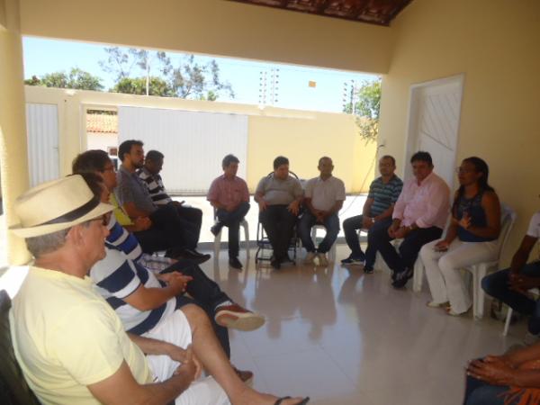 Com pr&eacute;-candidato definido, PMDB busca alian&ccedil;a em reuni&atilde;o com PT de Floriano.(Imagem:FlorianoNews)