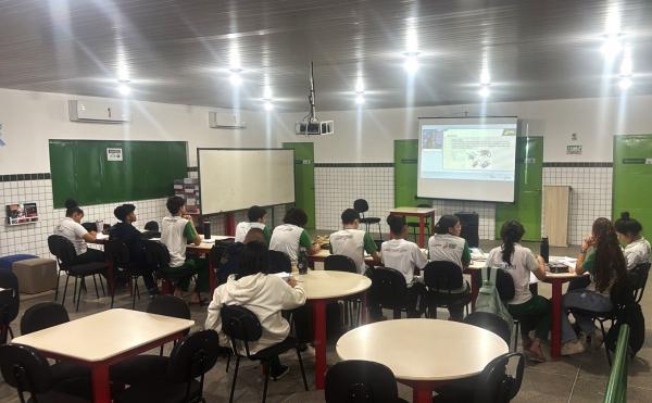 Mil estudantes da rede estadual realizam etapa final do programa que garante habilitação gratuita(Imagem:Divulgação)
