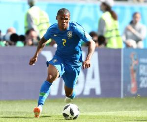 Douglas Costa defende Neymar e fala em responsabilidade dividida