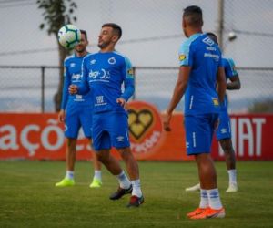 Cruzeiro recebe o Fluminense em confronto direto contra a degola