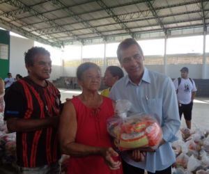Município de Floriano distribui 2 mil cestas básicas na Páscoa a famílias carentes