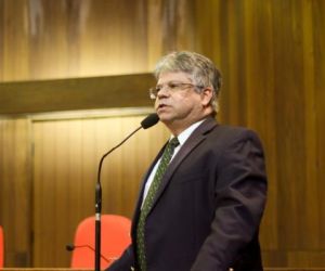 Gustavo Neiva reclama a melhoria de estrada na região Sul do Piauí