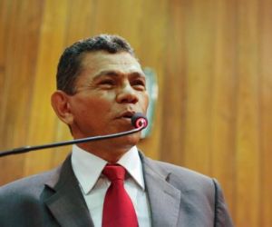 Deputado João de Deus enaltece servidores