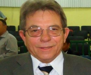 Avelino Neiva desiste da pré-candidatura à prefeitura de Floriano