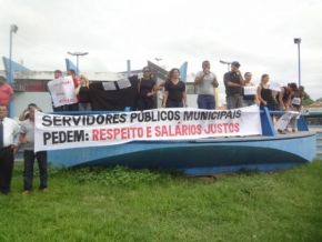 Servidores públicos fazem manifestação em Floriano