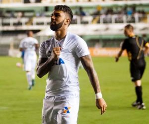 Com dores, Gabigol desfalca Santos em viagem ao México