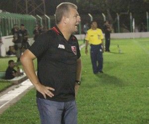 Satisfeito, Frasson rebate críticas da torcida e elogia time: 'Fomos briosos'