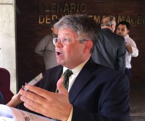 Gustavo Neiva denuncia irregularidades em hospitais regionais
