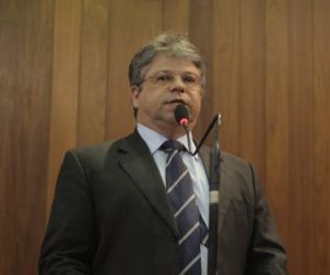 Deputado Gustavo Neiva se solidariza com mobilização de professores