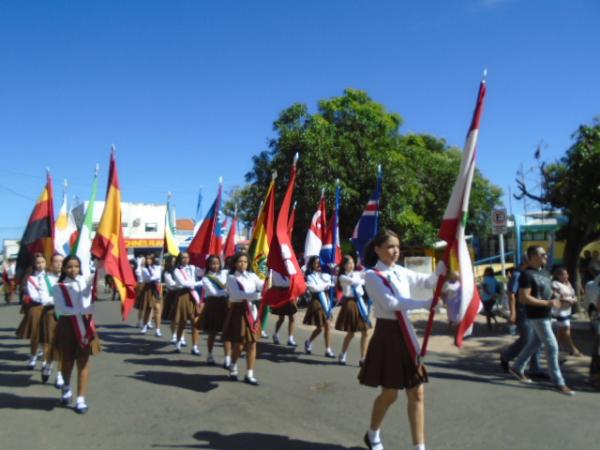 Desfile abre gincana de anivers&aacute;rio do Col&eacute;gio Industrial.(Imagem:FlorianoNews)