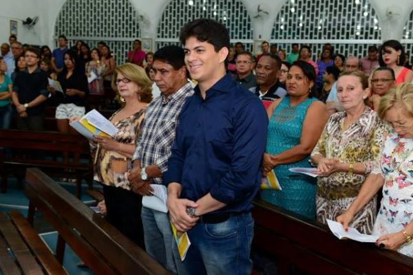 Enéas Maia comemora aniversário com amigos em Missa.(Imagem:Jaquelina Nascimento)