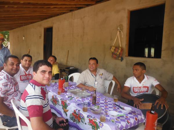Funcion&aacute;rios da Disvale Brahma participam de almo&ccedil;o na localidade Morrinhos.(Imagem:FlorianoNews)
