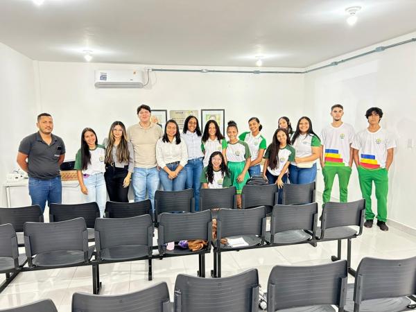 Estudantes de Gilbués vivenciam reconstrução ambiental do Cerrado piauiense(Imagem:Ascom Semarh)