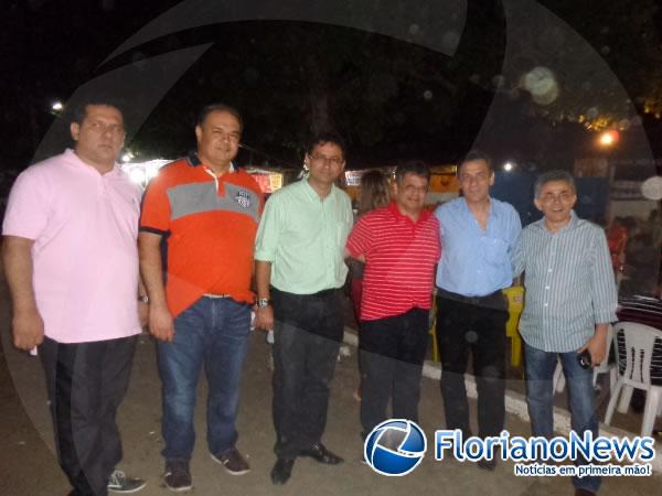  Prefeito Gilberto J&uacute;nior prestigia Feira Agropecu&aacute;ria de Floriano.(Imagem:FlorianoNews)