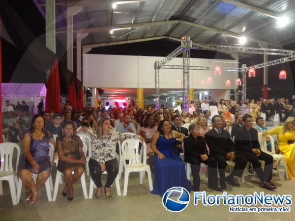 Prefeito Gilberto J&uacute;nior prestigiou diploma&ccedil;&atilde;o da turma de Direito da FAESF.(Imagem:FlorianoNews)