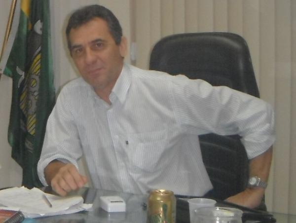 Revista Boletim dos Municípios destaca administração de Gilberto Júnior