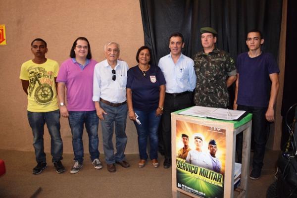 Prefeito Gilberto Júnior participa de solenidade da Junta Militar