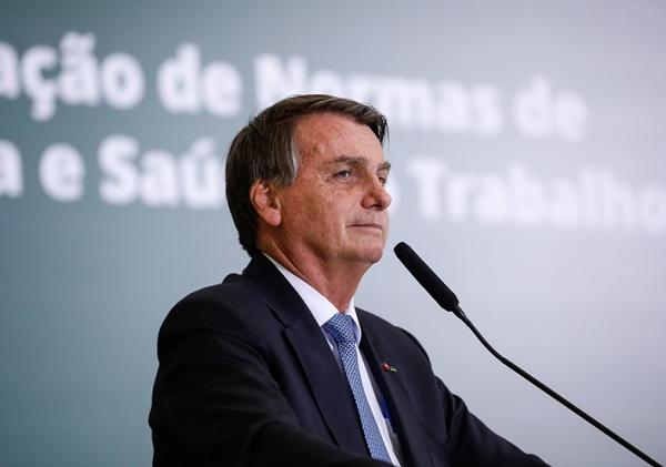 "Posso ser um cara horrível, mas o outro cara é péssimo", diz Bolsonaro sobre Lula