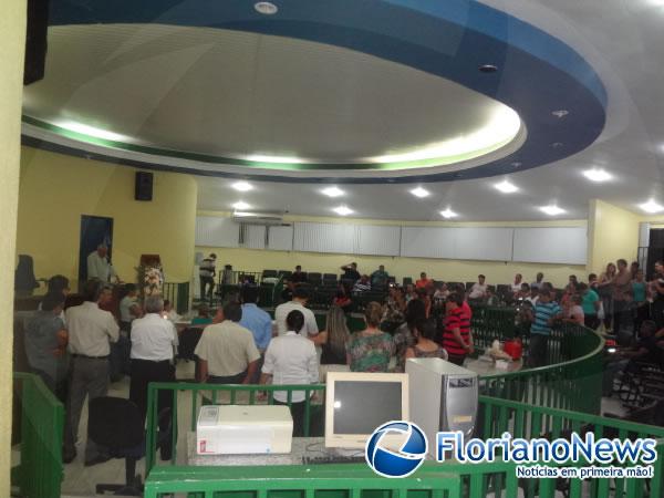       Corpo do ex-vereador Pedro Holanda foi velado na C&acirc;mara Municipal de Floriano. (Imagem:FlorianoNews)