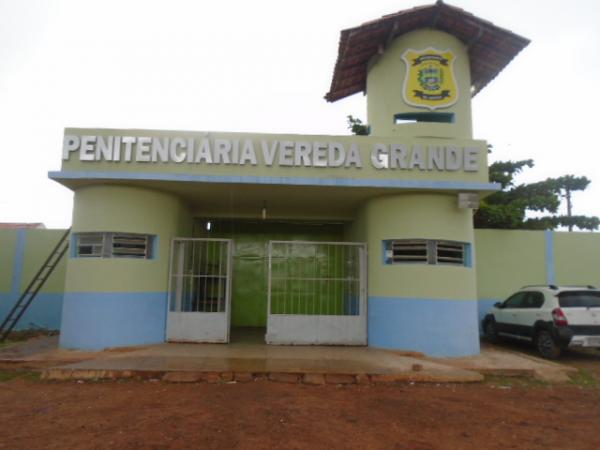 Detento é flagrado tentando entrar com celulares em presídio de Floriano