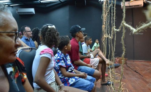 SECULT promove o 1&ordm; espet&aacute;culo de teatro na Esta&ccedil;&atilde;o Cidadania, Cultura e Esporte.(Imagem:Secom)