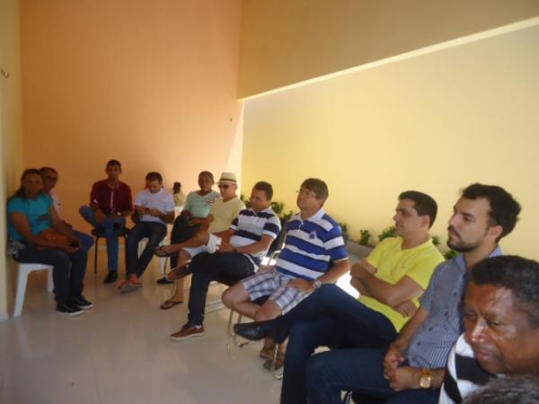 Com pr&eacute;-candidato definido, PMDB busca alian&ccedil;a em reuni&atilde;o com PT de Floriano.(Imagem:FlorianoNews)